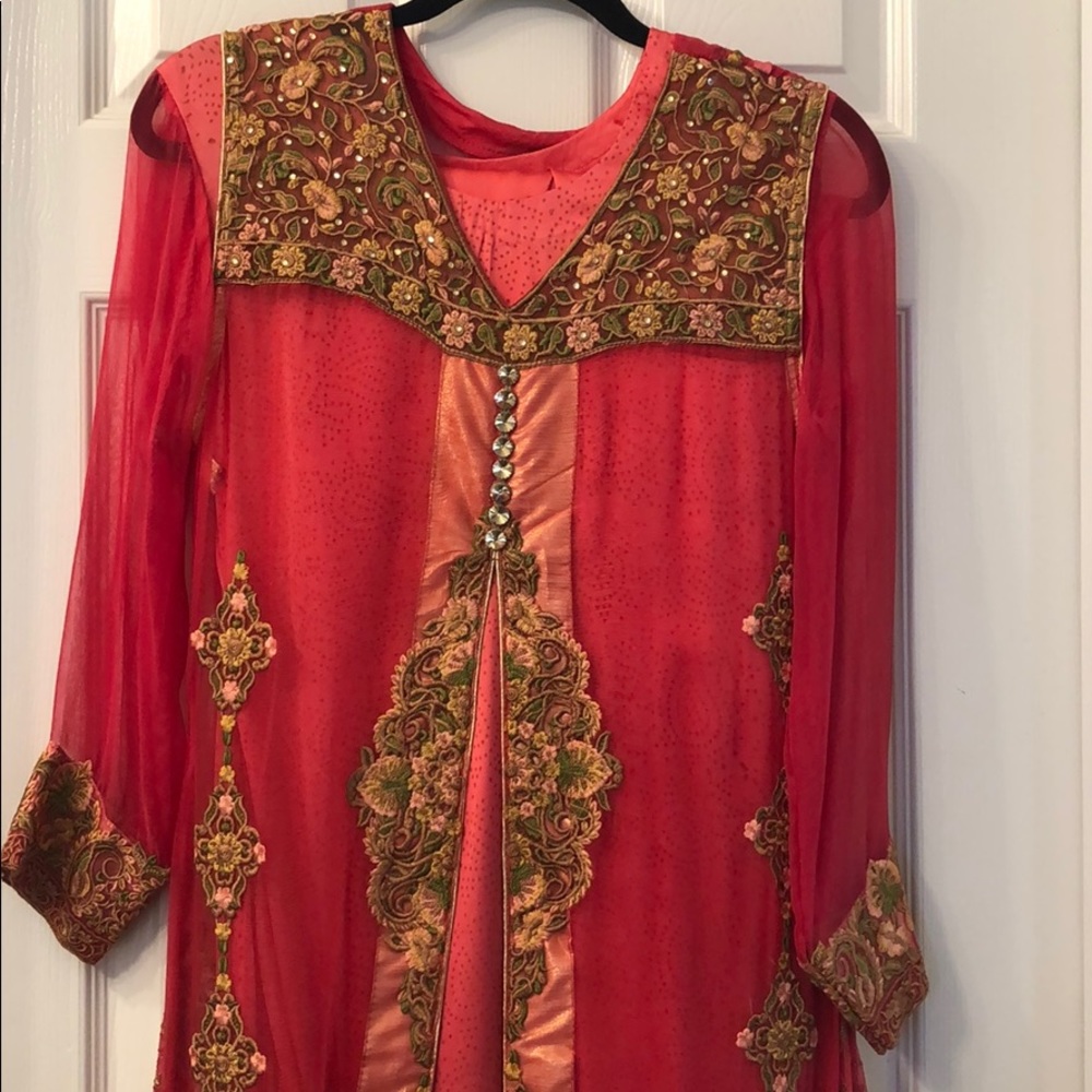 Pakistani traditional outfit